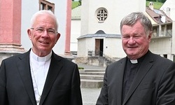 Erzbischof Franz Lackner (Vorsitzender der Bischofskonferenz) und Bischof Manfred Scheuer (stv. Vorsitzender)